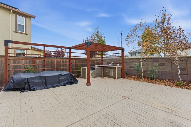 Building Photo - 16010 Testarossa St