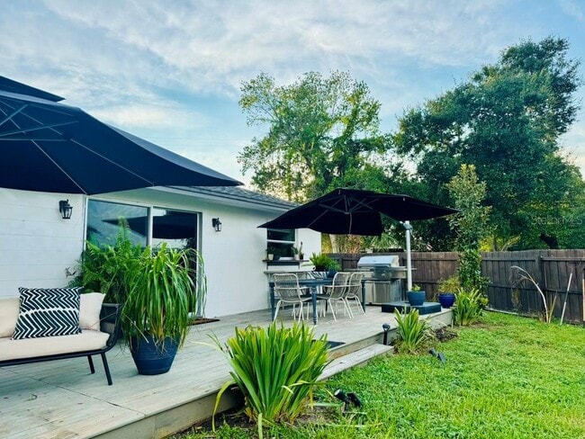 Building Photo - 1815 Barker Dr