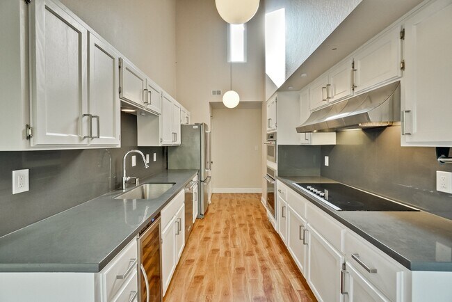 Building Photo - 3 bedroom 2 bath Townhome - Greenmeadow Neighborhood Palo Alto!  $6800