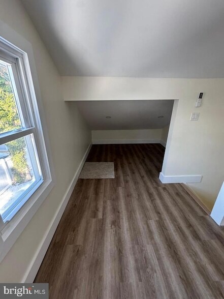 Building Photo - 11 Gentian St