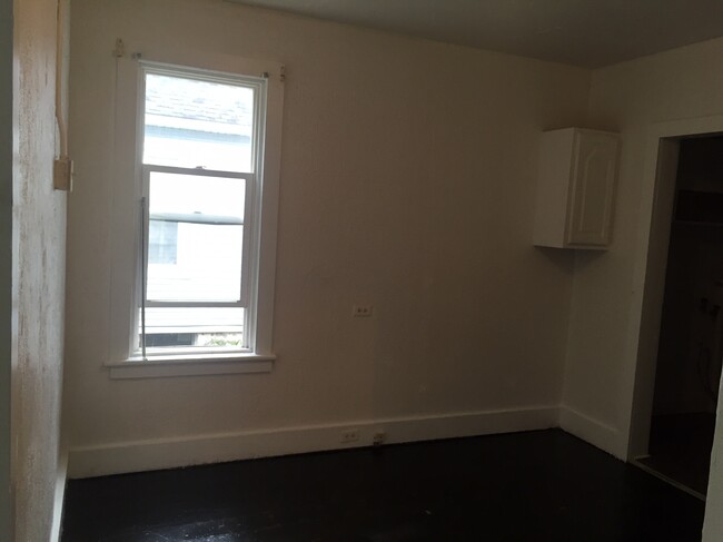 Bonus Room - 123 W 14th St