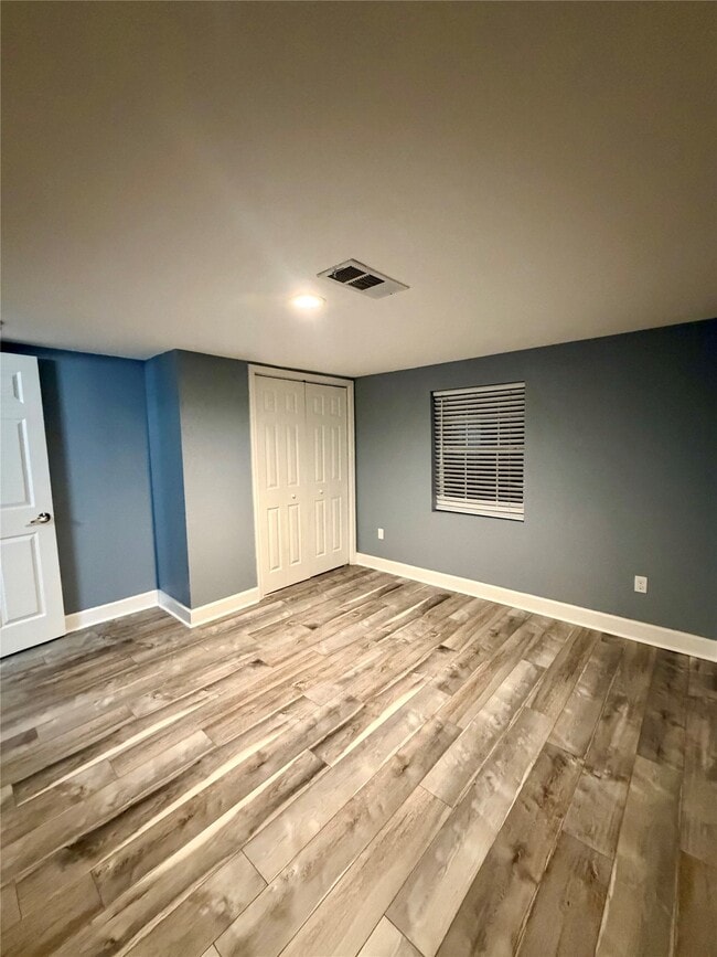 Building Photo - 2322 Central St