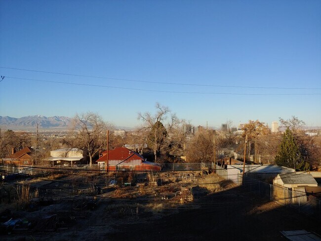 Building Photo - 422 S 1200 E
