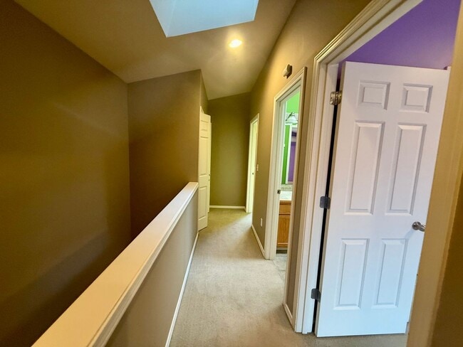 Building Photo - Greenlake Townhome