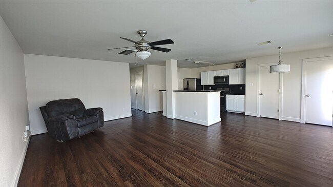 Building Photo - 11734 Chanteloup Dr