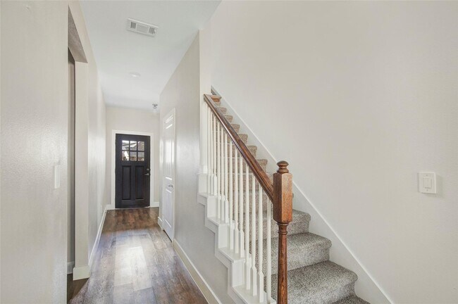 Building Photo - 423 Black Walnut Dr