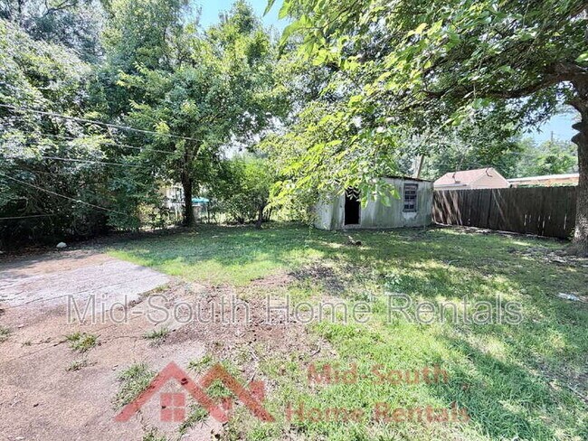 Building Photo - 4050 Pikes Peak Ave