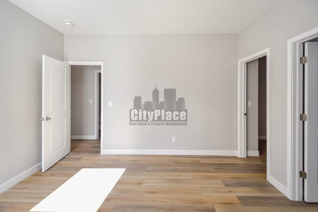 Building Photo - 2801 E Riverside Dr