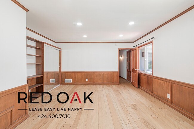 Building Photo - 360 S Linden Dr