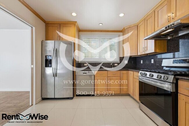 Building Photo - 190 Forest Knolls Dr