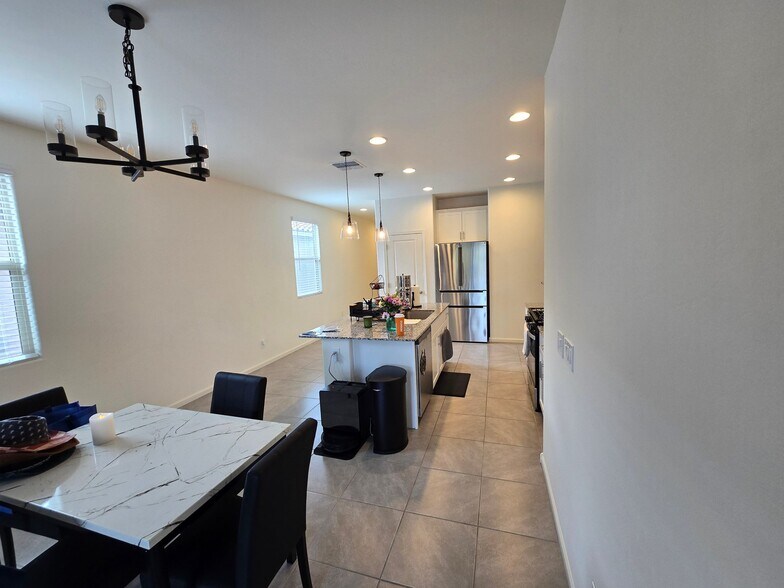 Building Photo - 11868 W Charismatic Dr