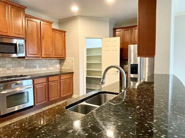 Building Photo - 26100 Brickhill Dr