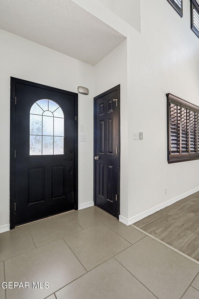 Building Photo - 13913 Golden Mesa Ct