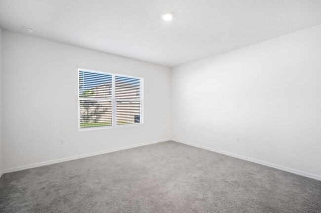 Building Photo - Charming 3/2 Home- Move In ready!
