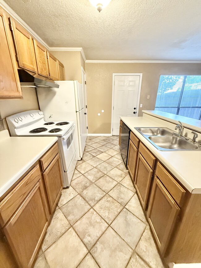 Building Photo - 1334 Eastgate Dr