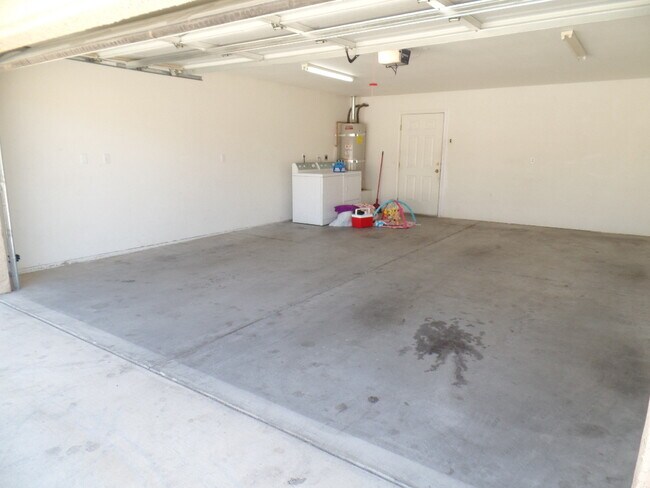 Building Photo - Great 2 Bedroom home on Corner Lot!