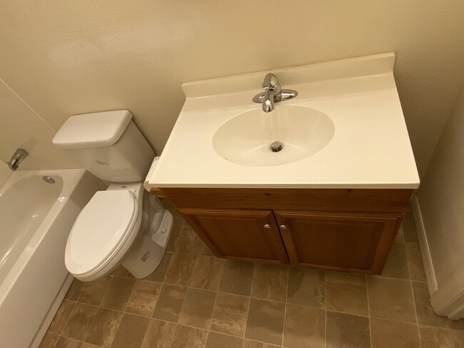 Building Photo - 154 Hurst St