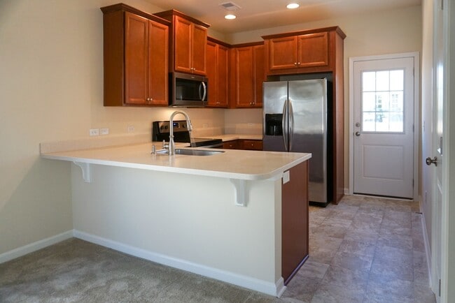 Building Photo - Lovely 3 bedroom 2 Bath Ranch with 2 Car Garage in Goose Creek