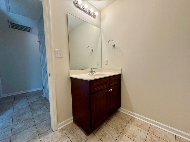 Building Photo - 2 BR 2BA Duplex in Holly Ridge