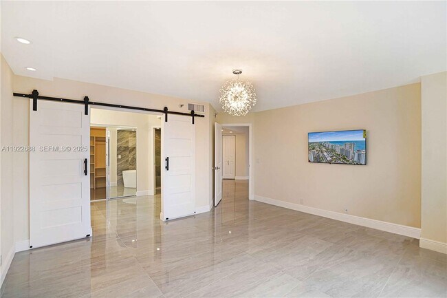 Building Photo - 3500 Mystic Pointe Dr