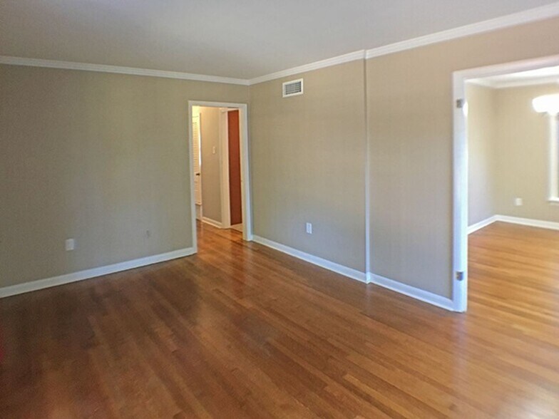 Building Photo - 555 Herzl St