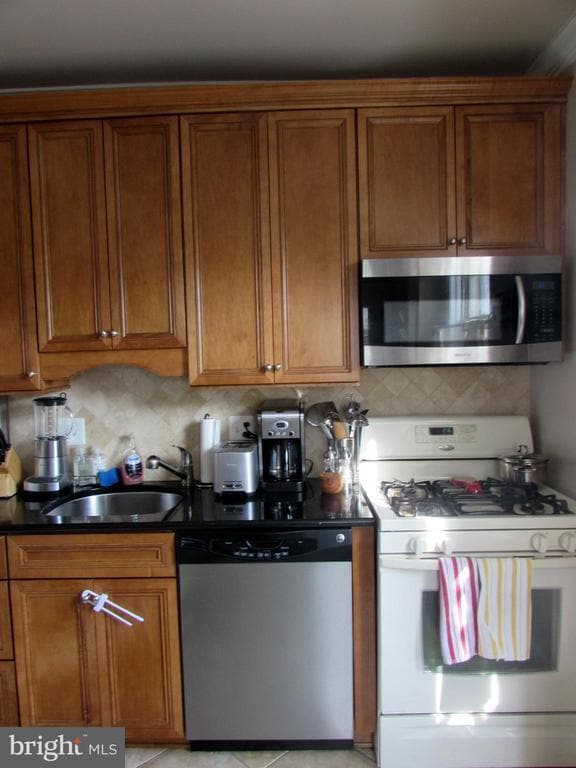 Building Photo - 112 Commerce St