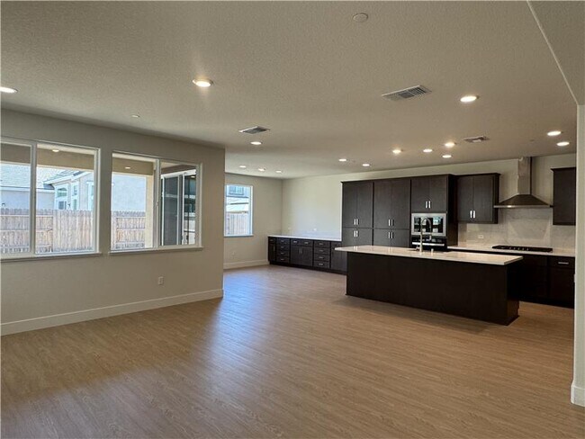 Building Photo - 140 Labrusca Dr