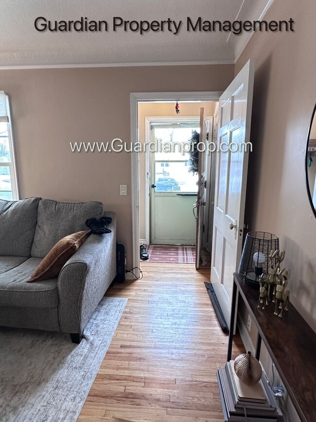 Building Photo - South Minneapolis Single Family Home, Garage, Fenced In Yard, Excellent Condition