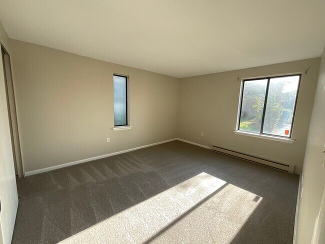Building Photo - Peppermill Village 2 bedroom