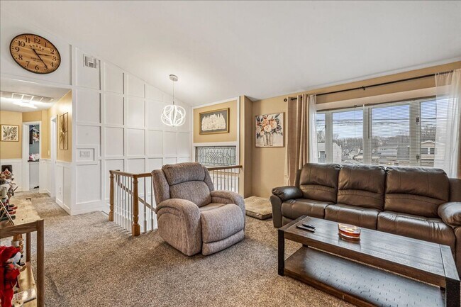 Building Photo - Immaculate 3 Bedroom & 2 Bathroom