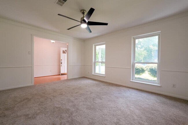 Building Photo - 5814 Old Lodge Dr