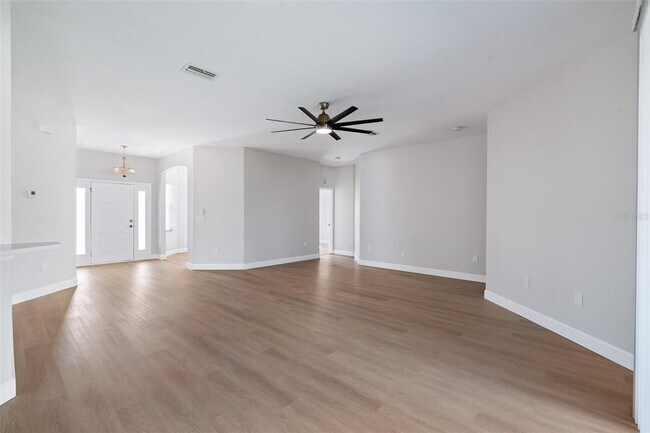 Building Photo - 32 Roxton Ln