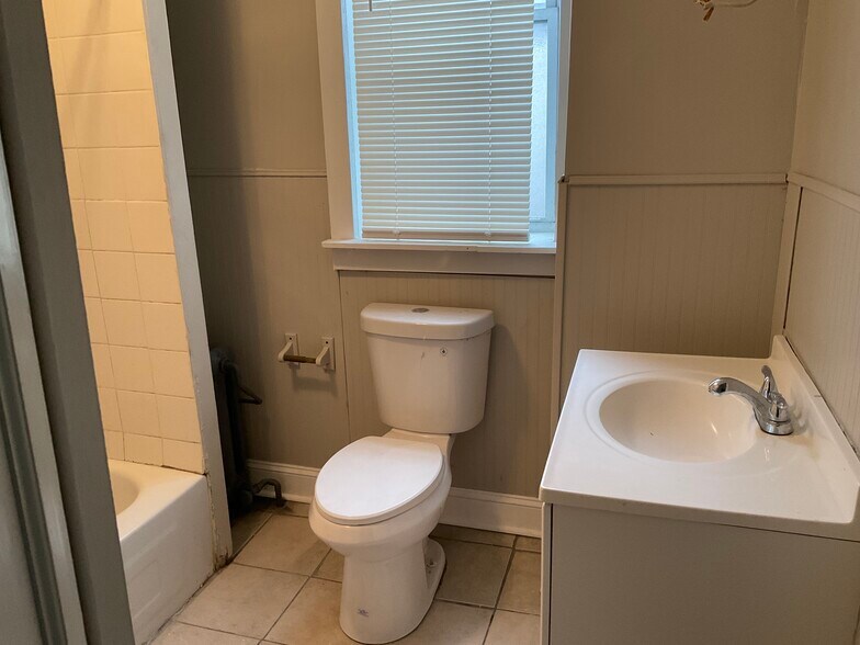 Building Photo - 205 S 58th St