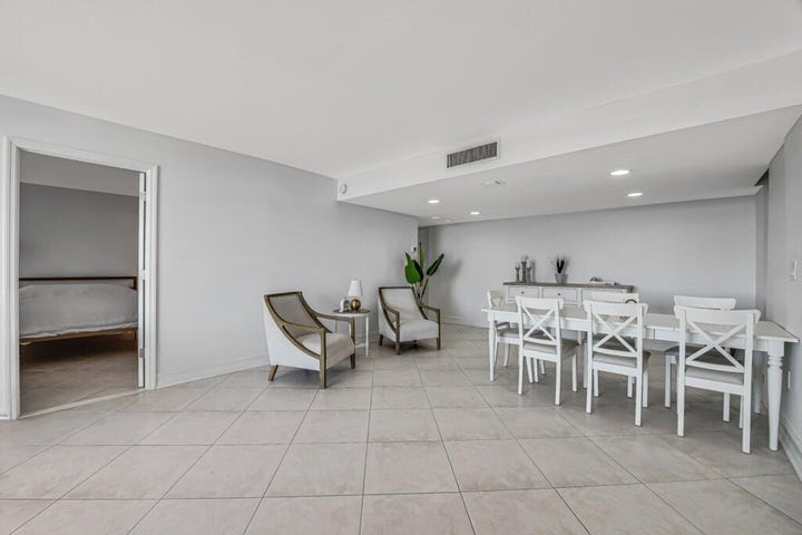 Building Photo - 5600 N Flagler Dr