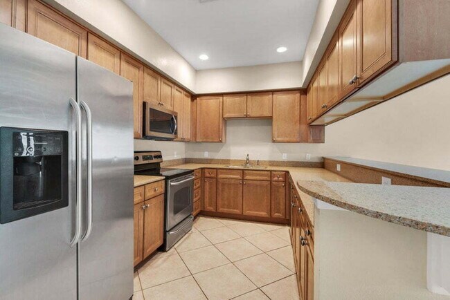 Building Photo - "Spacious 2-Bed Townhouse in Fort Walton Beach"