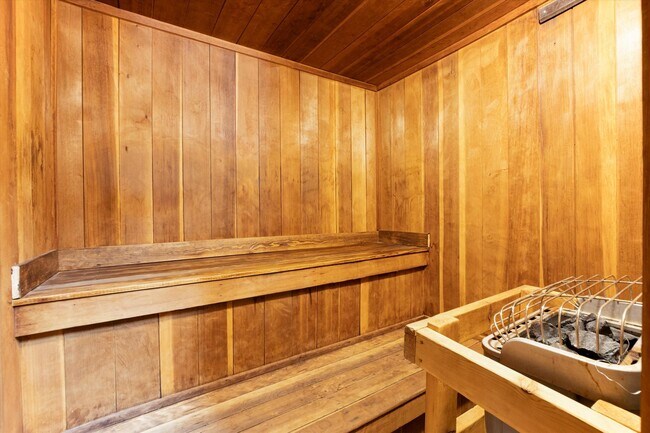 Building Photo - Silverthorne Condo – Winter Seasonal Lease...