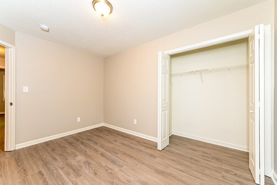 Building Photo - 430 Rosehill Dr