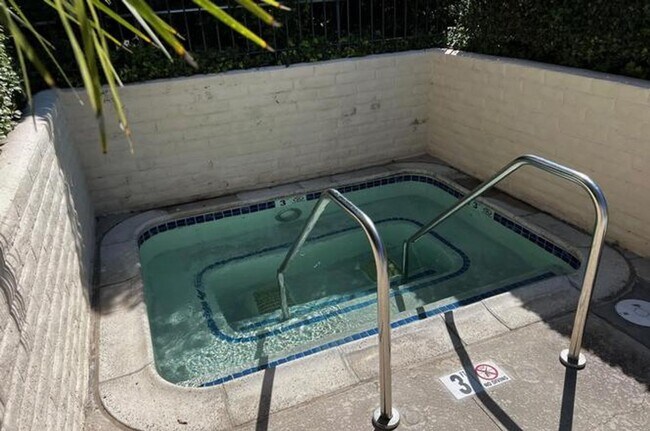 Building Photo - Partially Furnished Two Bedroom Condo in College Area