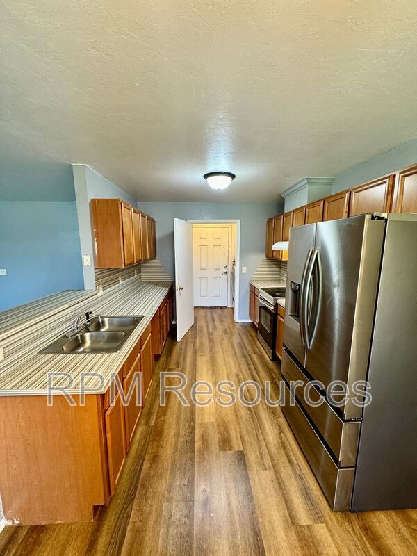 Building Photo - 7404 Park Meadow Dr