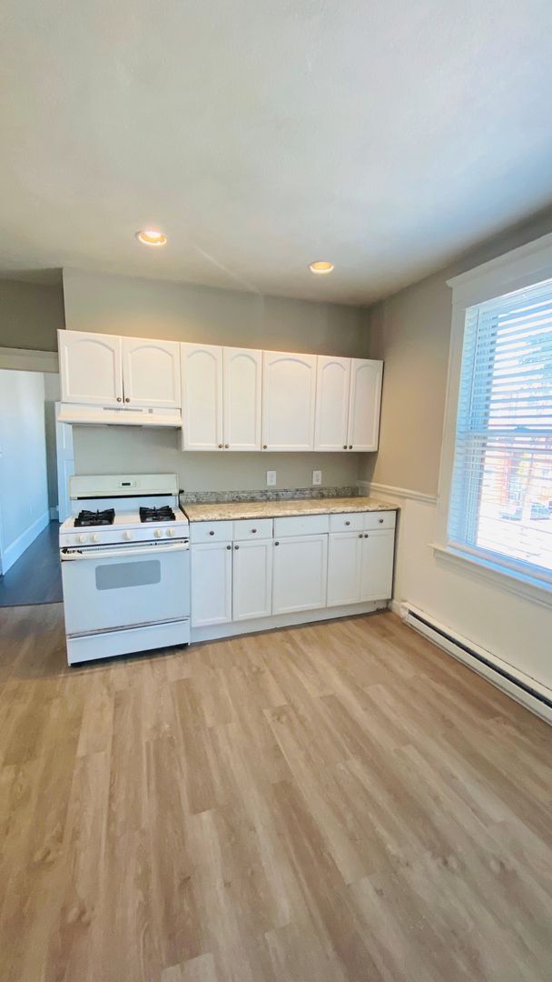 Building Photo - Spacious 3 Bedroom in Chelsea