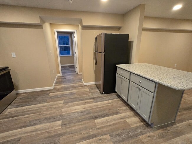 Building Photo - 123 2nd St