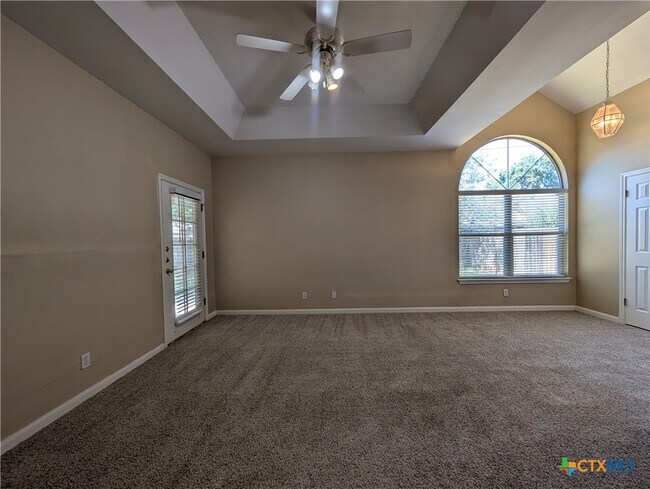 Building Photo - 947 River Rock