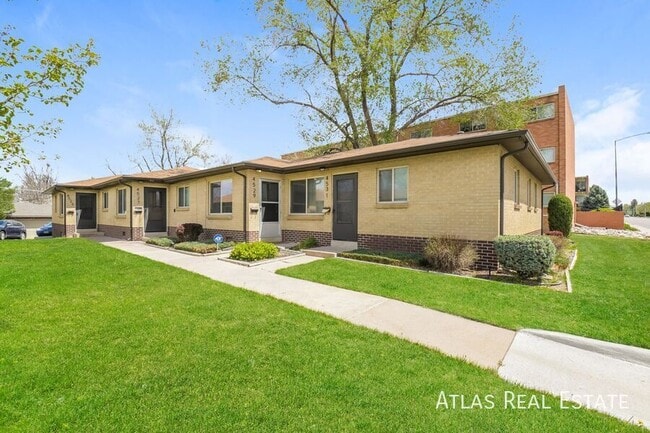 Primary Photo - 4525 E Yale Ave