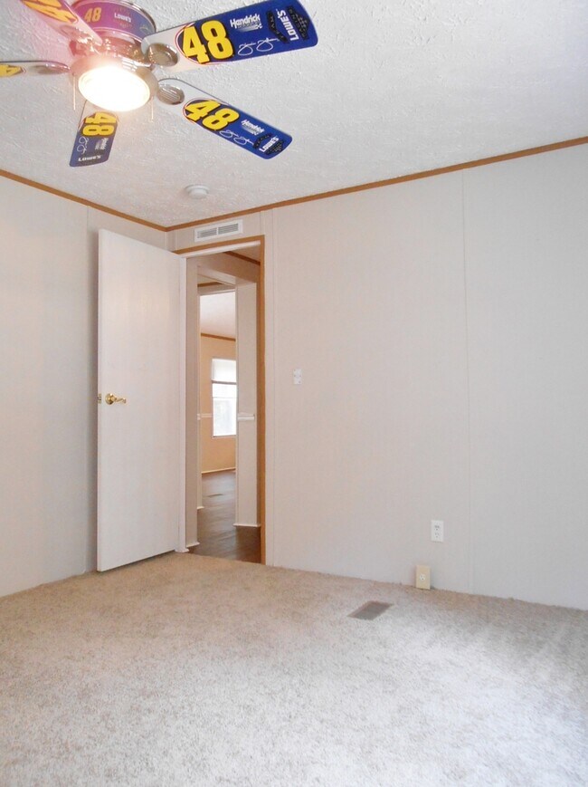 Building Photo - Large 3 Bedroom 3 Bathroom Modular Home in...