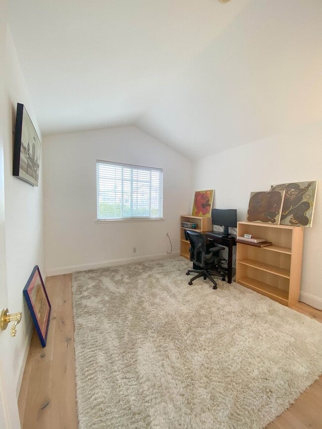 Building Photo - Amazing Downtown Campbell Location * Hardw...