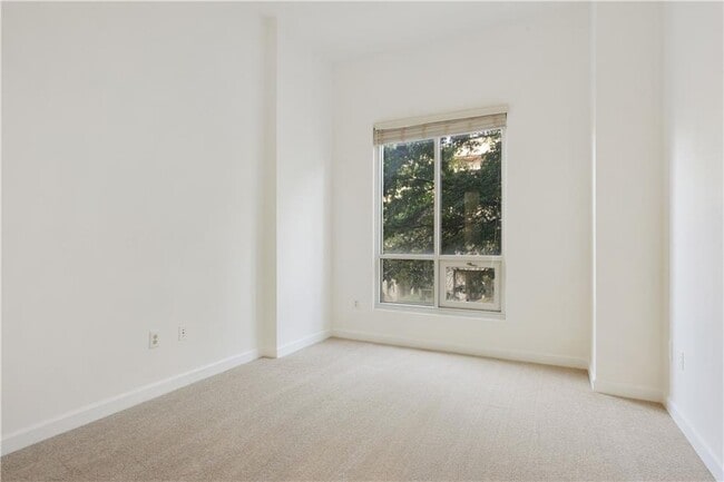 Building Photo - 711 Cosmopolitan Dr NE