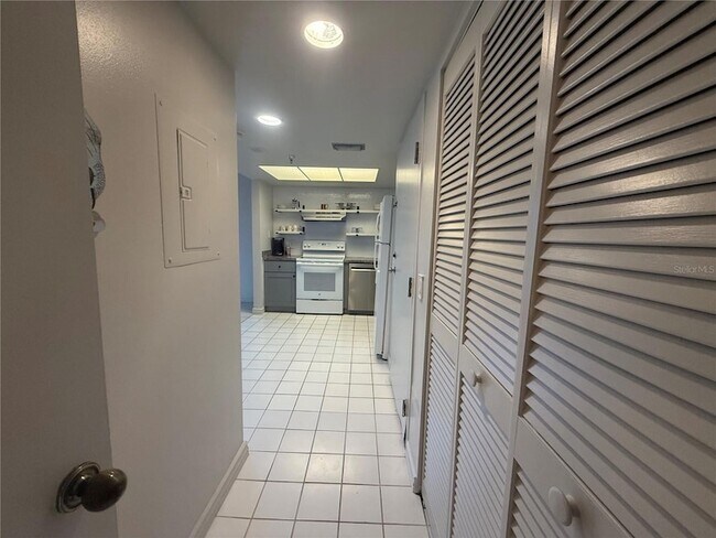 Building Photo - 6009 Sea Ranch Dr