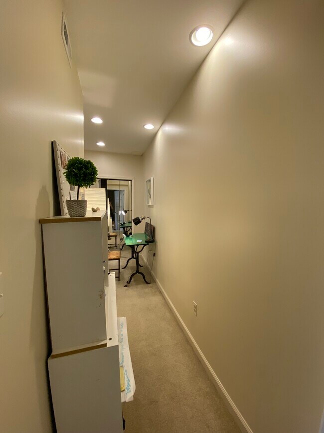 Unit # 1 - 5102 Warren Plz NW