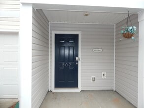 Building Photo - 207 Oakmont Valley Trl