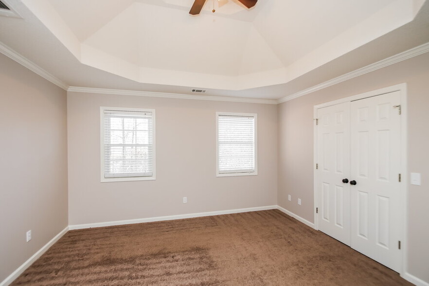 Building Photo - 1042 Whispering Woods Dr